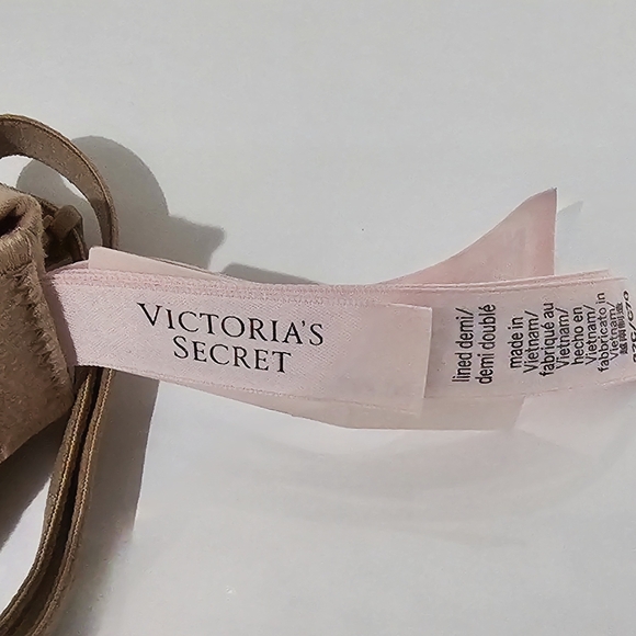 LOVE CLOUD Smooth Lightly Lined Demi Bra - Picture 3 of 16